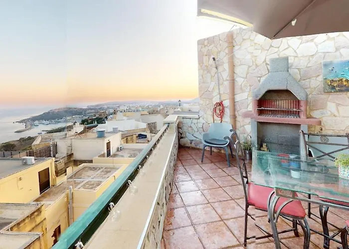 Epic 180 Degree Sea & 3 Island Views Sun Terrace Penthouse Apartman *